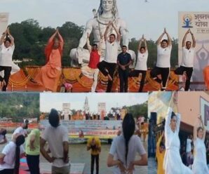 Thousands of sadhaks, including CM Dhami, did yoga on the banks of the Ganges, see special pictures of Yoganagari