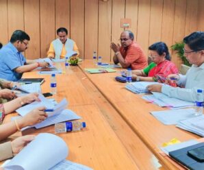 The Education Minister took a review meeting of the School Education Department, instructed to release the budget for furniture, computers and sports in schools soon.