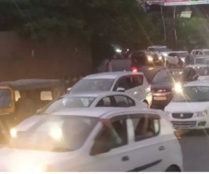 Tourists from Delhi, Haryana reached Mussoorie after three-day holiday on weekend, there was jam on the roads from Doon to Mussoorie for hours, the road was packed while returning.