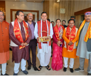 CM Dhami reached Ayodhya with the cabinet, became emotional after seeing Ramlala; Said this about the state guest house