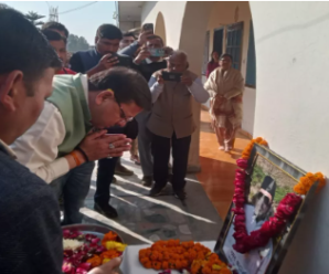 CM Dhami paid tribute to former UKD President Trivendra Singh Panwar at his home, said this about road accidents