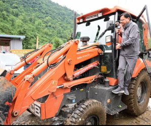 CM Dhami reached the disaster-affected area on his birthday with a bulldozer, leading the rescue himself