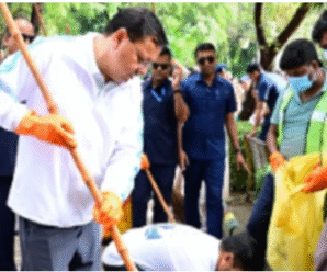 Chief Minister Dhami launched the Swachh Utsav in Uttarakhand, picking up a broom and cleaning the roads.