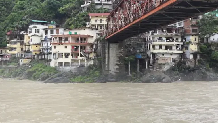 4f5l5di4_uttarakhand-rain_625x300_02_July_26
