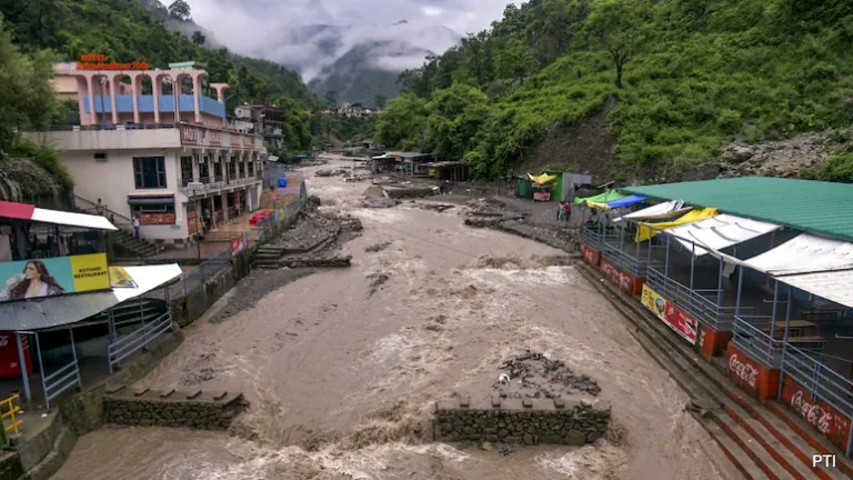 h4sgrqfo_uttarakhand-rain_625x300_10_July_26