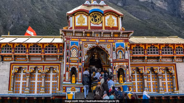 h7fmomtc_shri-badrinath-kedarnath-temple_625x300_13_July_26 (1)