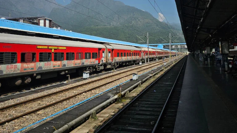 ilb3rjf4_train-in-hills-pexels_625x300_29_June_26