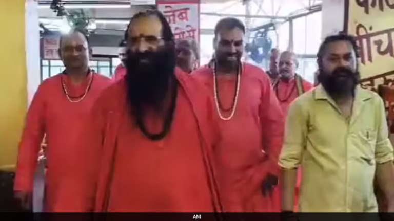 rpogcp24_mansa-devi-temple-priests-pocketless-attire-haridwar_625x300_16_July_26