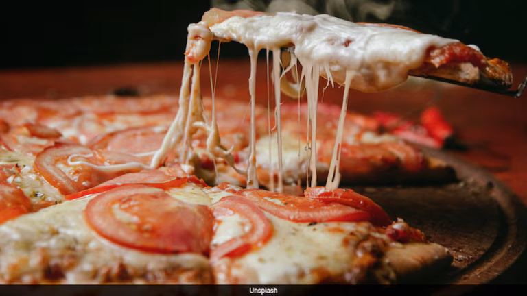 1sa6ak14_ordered-10inch-pizza-got-7inch-one-consumer-commission-orders-rs-10520-payout_625x300_22_August_26 (1)