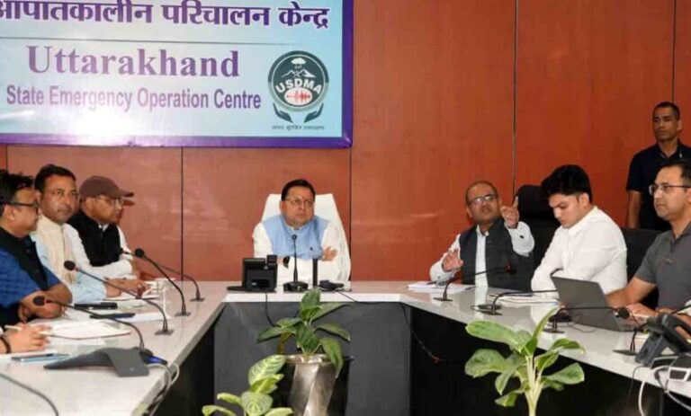 CM-directs-administration-to-give-top-priority-to-rescue-of-stranded-trekkers-780x470