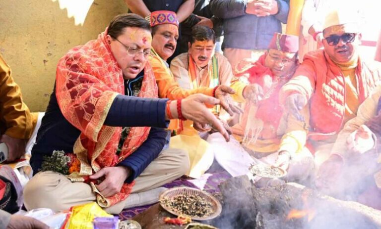 CM-prays-at-Badrinath-inspects-masterplan-works-780x470 (1)